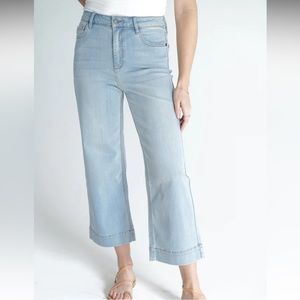 Carly Jean Mer Wide Leg Jeans in Light Wash